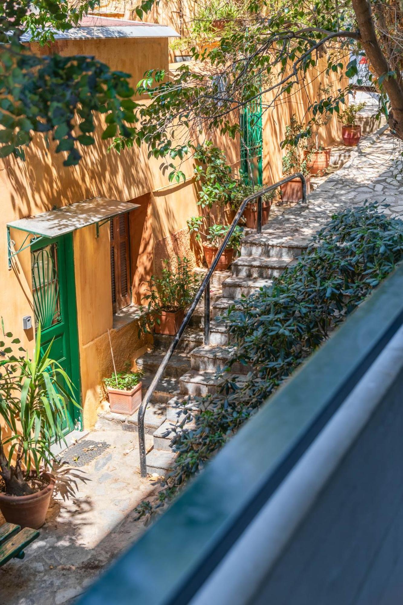 Mets Gem With Balcony Near Acropolis Athens